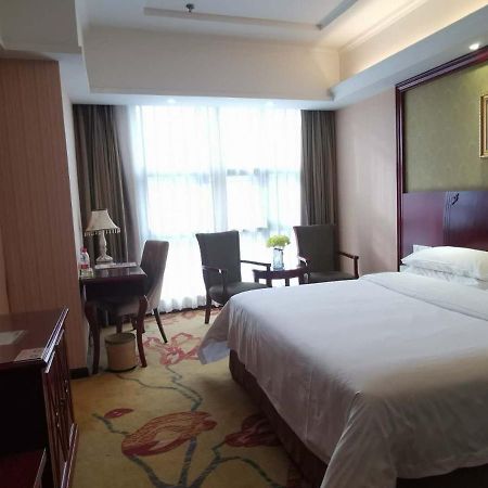 Vienna Hotel Chaozhou Plaza ภายนอก รูปภาพ