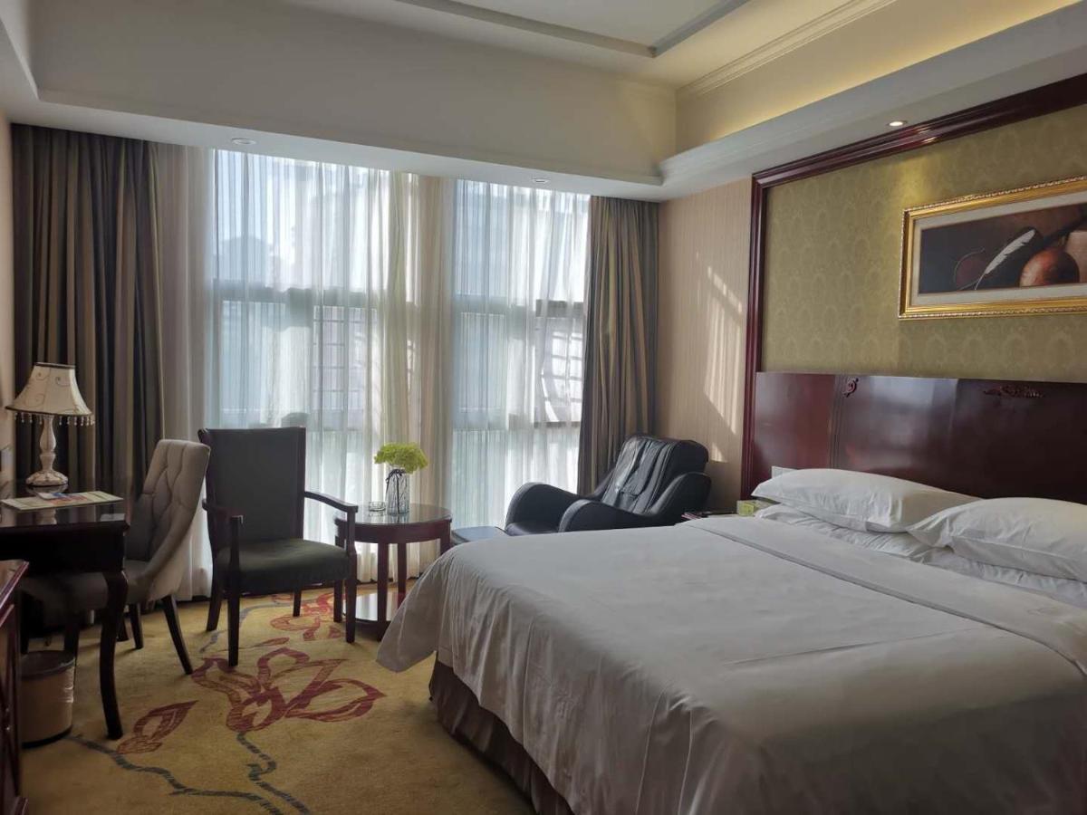 Vienna Hotel Chaozhou Plaza ภายนอก รูปภาพ