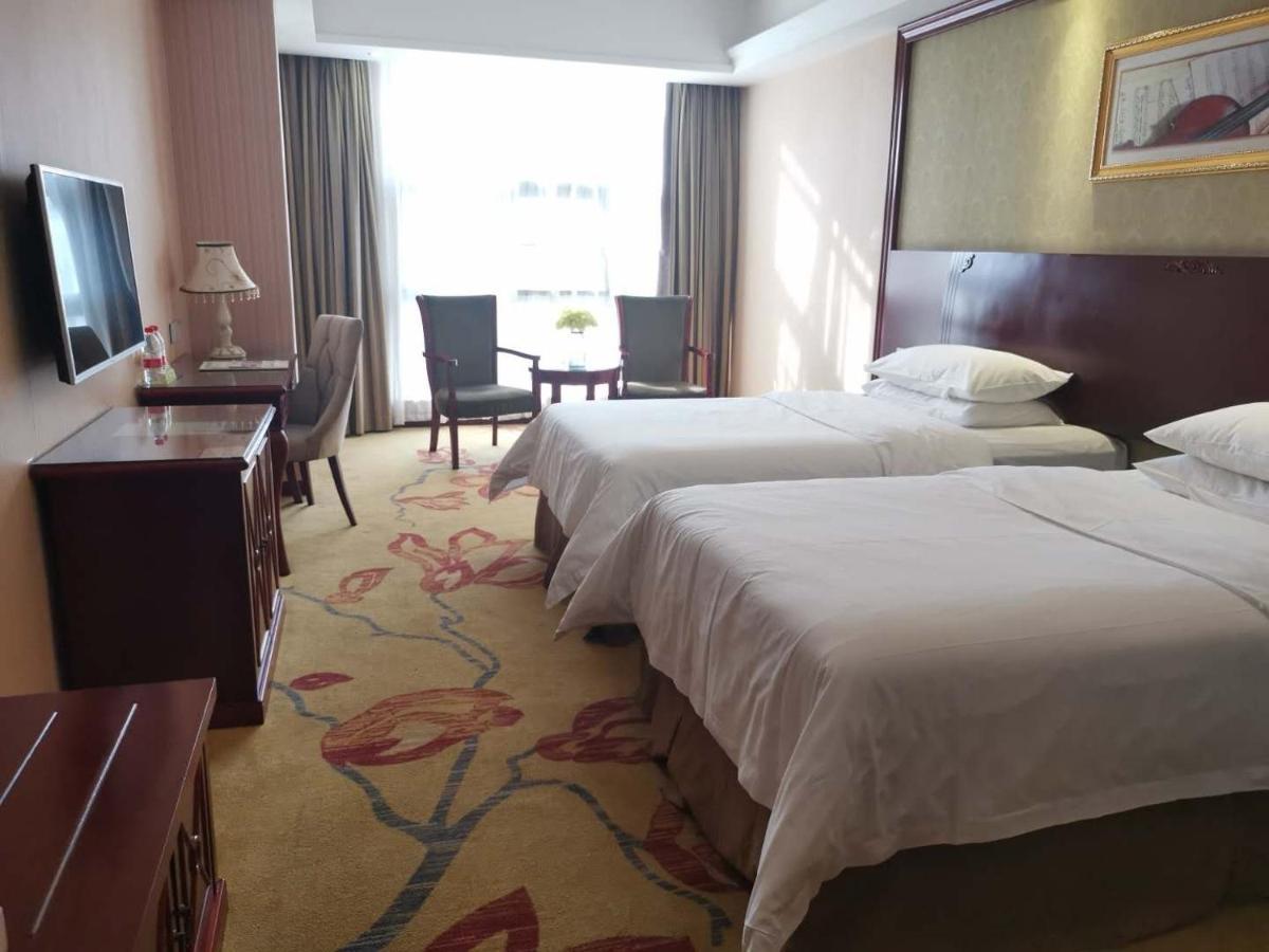 Vienna Hotel Chaozhou Plaza ภายนอก รูปภาพ