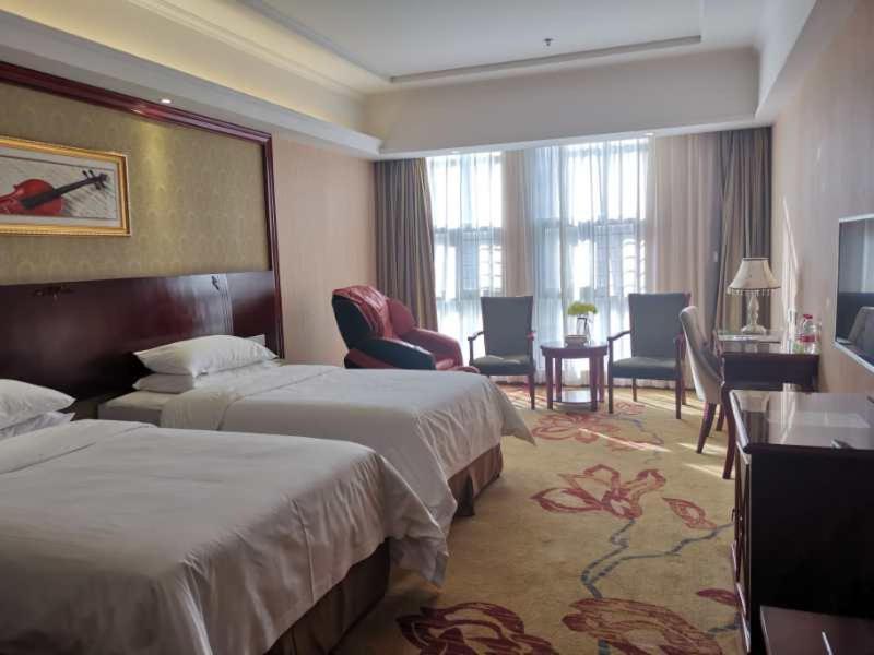 Vienna Hotel Chaozhou Plaza ภายนอก รูปภาพ