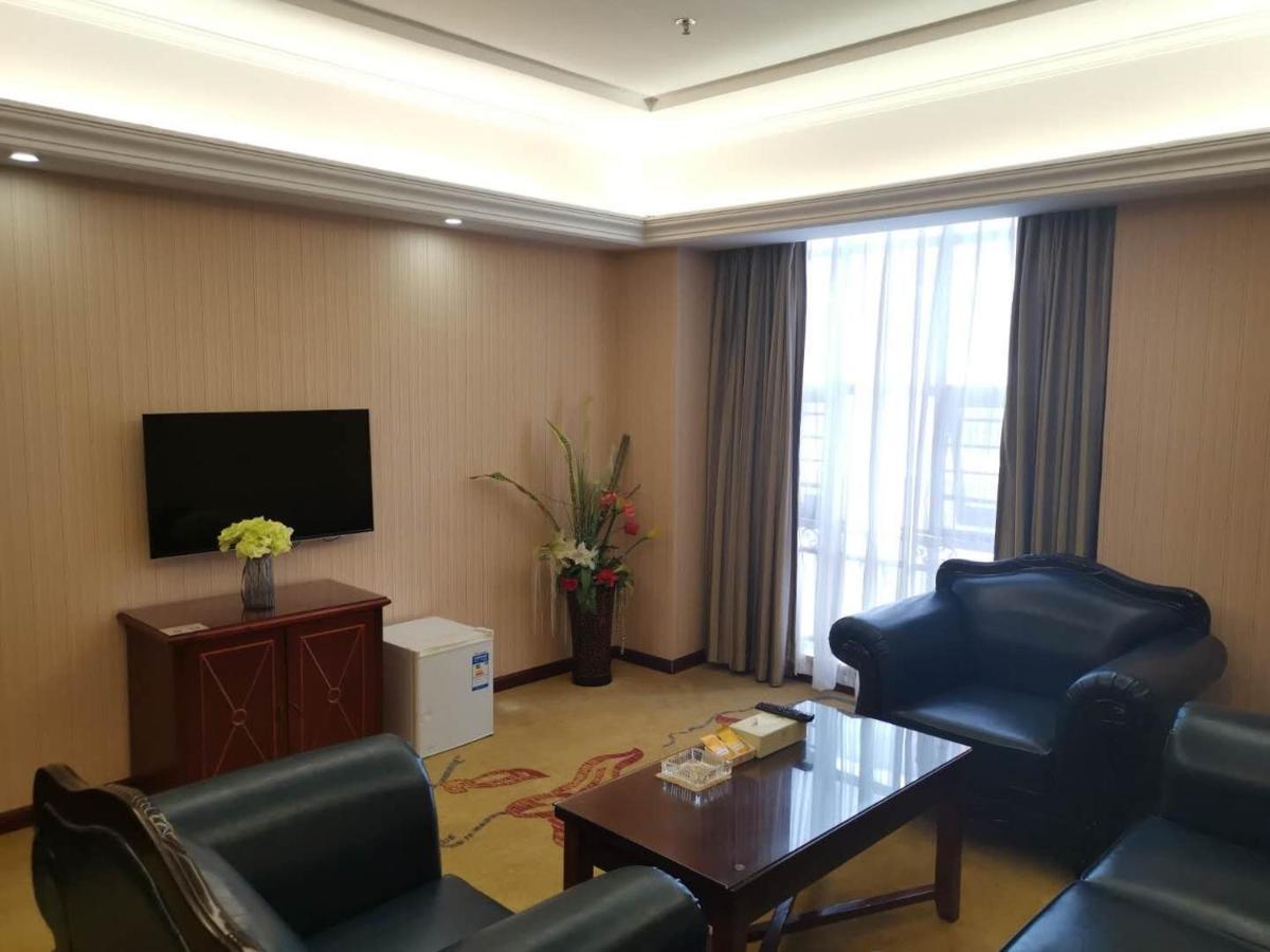 Vienna Hotel Chaozhou Plaza ภายนอก รูปภาพ