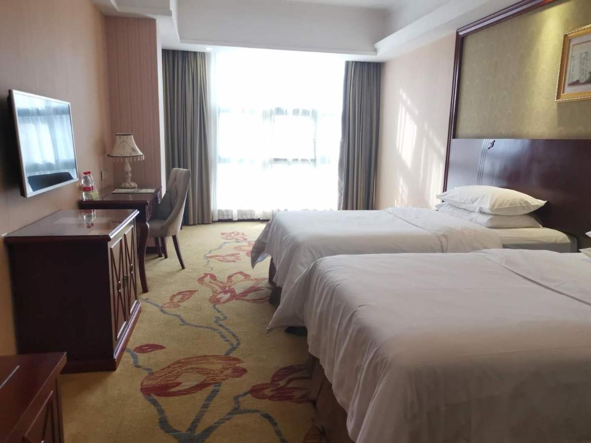 Vienna Hotel Chaozhou Plaza ภายนอก รูปภาพ