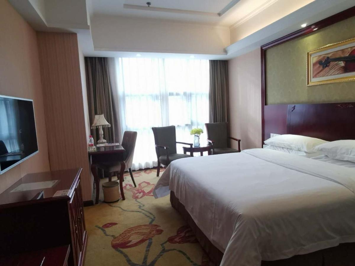 Vienna Hotel Chaozhou Plaza ภายนอก รูปภาพ